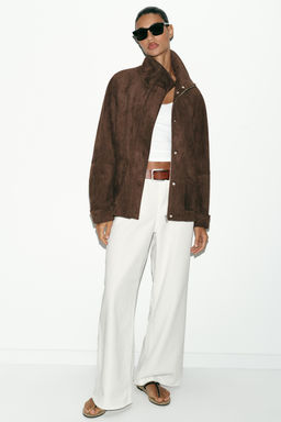 CHAQUETA EFECTO ANTE BOLSILLOS / Marr?n oscuro