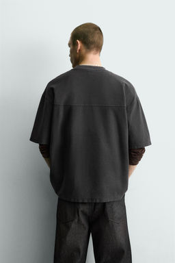 CAMISETA BOXY FIT B?SICA / Antracita oscuro