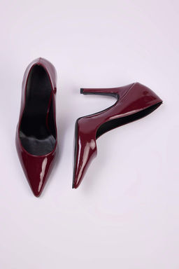 Trendyol Shoes Siyah Rugan Sivri Burun Kad?n Stiletto Ince Topuklu Ayakkab? TAKSS25TO00025