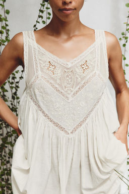 VESTIDO PLIEGUES BORDADOS FLORALES / Blanco roto - Zara фото 2