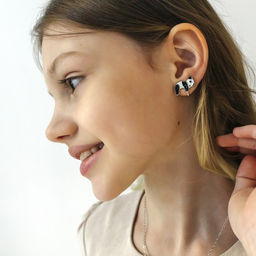 Цена за 3 шт. Набор «Выбражулька» 3 предмета: клипсы, кулон, кольцо, панды, чёрно-белый в серебре