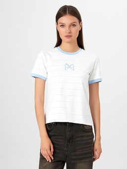 Футболка женская белая с вышитым бантиком на груди