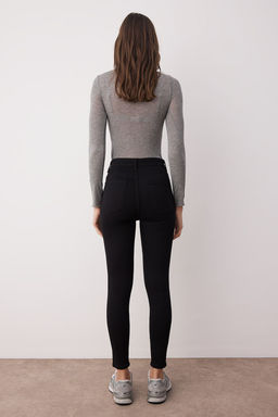 TRENDYOLMILLA Solmayan Siyah Onden Dugmeli Yuksek Bel Skinny Jeans TWOAW24JE00090  фото 4