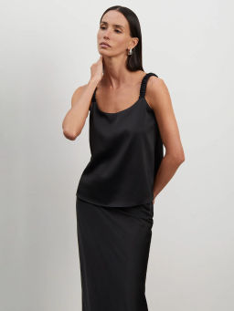 ЕМКА // Топ прямого силуэта