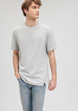Etiket Detayl? Gri Basic Tisort