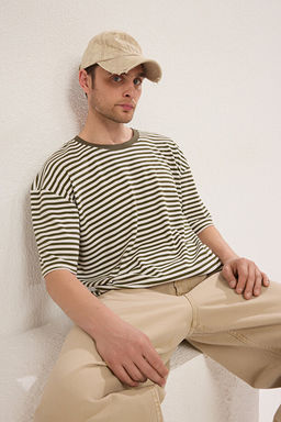 Haki-Ekru _izgili Oversize/Geni_ Kesim Dokulu T-Shirt TMNSS25TS00081