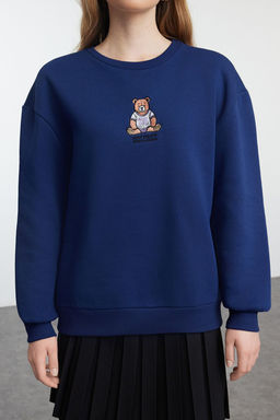 TRENDYOLMILLA Lacivert Relaxed/Rahat Kal?p Nak?sl? Kal?n Orme Sweatshirt TWOAW25SW00050  фото 8