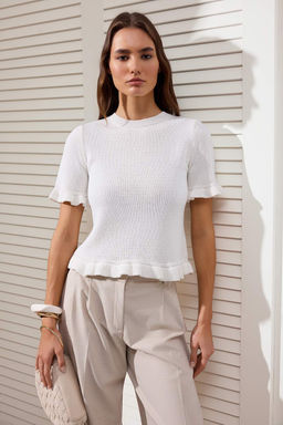 Limited Edition Ekru F?rf?r Detayl? Bisiklet Yaka Triko Bluz TWOSS26BZ00135