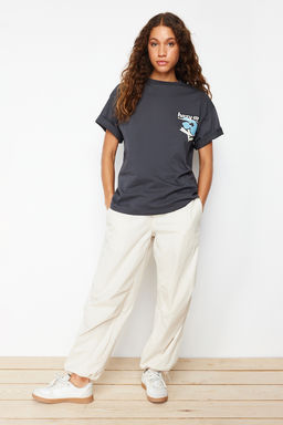 TRENDYOLMILLA Antrasit %100 Pamuk S?rt ve On Oversize/Genis Kal?p Orme T-Shirt TWOSS24TS00056 фото 4