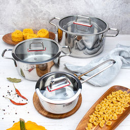 Кастрюля из нержавеющей стали "Tendency" 2,8л, д20см, h9,8см, s0,6мм, дно s2,8мм, плоская стеклянная жаропрочная крышка, пароотвод, стальной обод, капсулированное дно, прутковые ручки из нержавеющей стали на точечной сварке, полировка снаружи - зерка