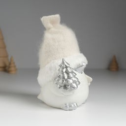 Фигурка полистоун «Воробушек в шапке с серебристой ёлкой», 10×8.5×13 см