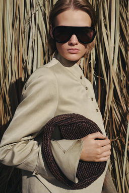 BOLSO DE MANO RAFIA / Marr?n