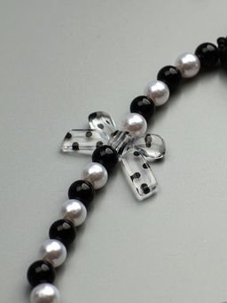 Брелок на карабине "Бант и сердце" черно-белый 14,5 см