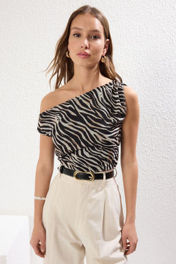 Cok Renkli Zebra Desenli Fitted/Vucuda Oturan Asmietrik Yaka Esnek Orme Bluz TWOSS25BZ00046