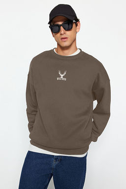 Koyu Kahverengi Oversize/Geni_ Kesim Bisiklet Yaka Hayvan Nak__l_ Sweatshirt TMNAW24SW00169