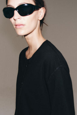 CAMISETA CUELLO PANADERO CON LINO / Negro