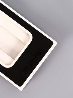 Цена за 12 шт. Пакет подарочный под бутылку с PVC окном 12.5×8.5×36 см, чёрный с белой каймой