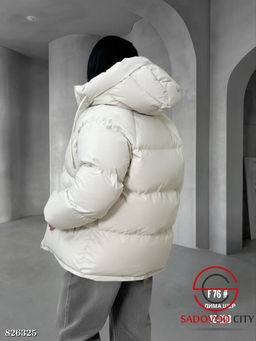 Зимняя женская куртка с капюшоном