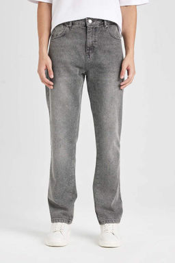 Джинсовые брюки прямого кроя с нормальной талией и нормальной талией