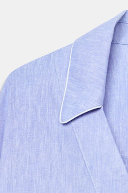 BLUSA CON LINO DETALLE VIVOS / Azul claro