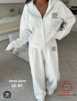 Спортивный женский костюм