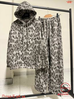 костюм с мехом спортивный