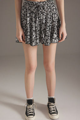 TRENDYOLMILLA Siyah F?rf?rl? Beli Lastikli Cicekli Sort & Bermuda TWOSS25SR00193 фото 4