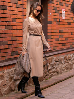 Платье со швами наружу