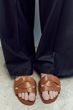 FLAT CRISS-CROSS LEATHER SLIDER SANDALS - Zara фото 14