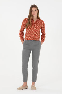 Женские серые брюки из плотной ткани Неожиданная скидка в корзине