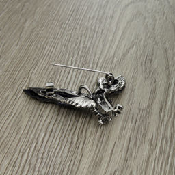 Брошь-подвеска "Ястреб" со вставкой из гелиотиса