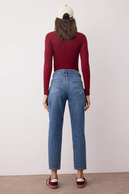 Koyu Mavi Yuksek Bel Mom Jeans TWOAW26JE00159 - Trendyolmilla фото 4
