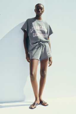 WASHED-EFFECT TEXT PLUSH SWEATSHIRT - Zara фото 2