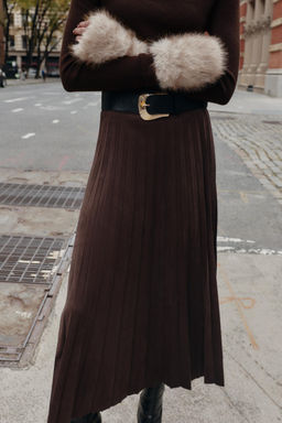 PLEATED FAUX SUEDE MIDI SKIRT WITH BELT - Zara фото 3