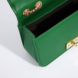 Сумка женская мессенджер на клапане, 18×7×13 см, со стёжкой, зелёная