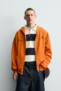 SUDADERA CREMALLERA CAPUCHA TEXTOS CONTRASTE / Naranja - Zara фото 2