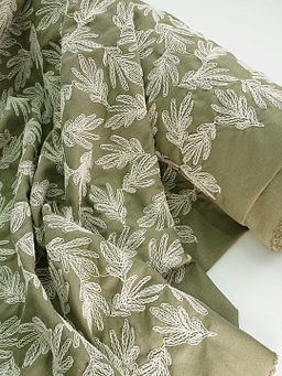 Полулен вышитый рисунок Дубовые листочки цв.хаки, ш.1.35м(выш.часть1.2м), хл-50%, лен-50%