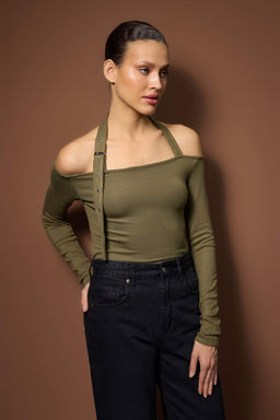 Haki Boyundan Aksesuar Kemer Detayl? Fitted/Vucuda Oturan Orme Bluz TWOAW26BZ00197