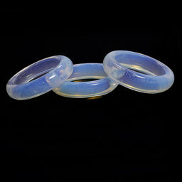 Кольцо из камня гладкое Лунного притягивает удачу и счастье в личной жизни размер d-17мм