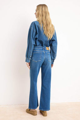 Premium Mavi Ozel Kumas Yuksek Bel Orta Esnek Straight Duz Kesim Jeans TWOSS26JE00147