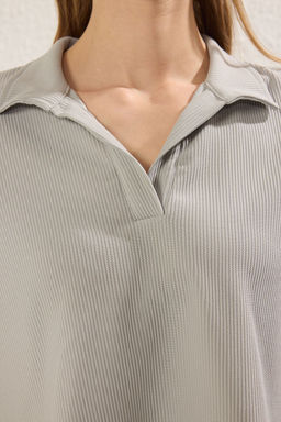 TRENDYOLMILLA Gri Polo Yaka Relaxed/Rahat Kal?p Crop Orme T-Shirt TWOSS25TS00117 фото 3