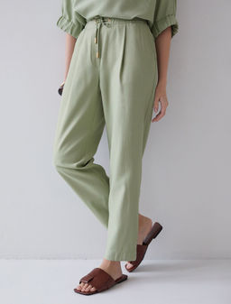 Брюки бананы с поясом на резинке из плотного лиоцелла