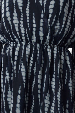 TRENDYOLMILLA Lacivert Desenli Kruvaze Yaka Skater/Belden Ac?lan Mini Astarl? Sifon Dokuma Elbise TWOAW25EL00255 фото 8