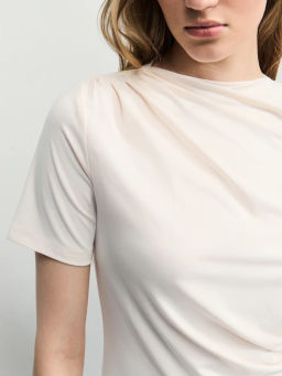 Приталенная футболка из модала / Zarina  фото 6