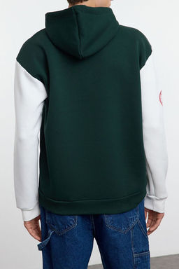 Zumrut Yesili Oversize/Genis Kesim Nak?sl? Renk Bloklu Kapusonlu Ici Polar Sweatshirt TMNAW25SW00044