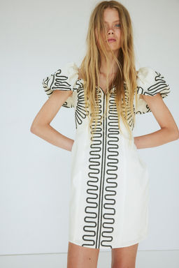 Vestido off-the-shoulder en mezcla de lino