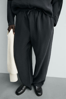 PANTAL?N FLUIDO RELAXED FIT / Negro - Zara фото 5
