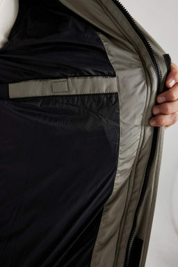 Водоотталкивающая парка-пуховик стандартного кроя с капюшоном - Defacto фото 7