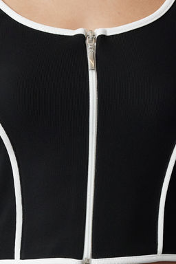 Trendyolmilla Siyah Kontrast Biye Detayl? Fitted/Vucuda Oturan Fermuarl? Yaka Esnek Orme Bluz TWOAW25BZ00153
