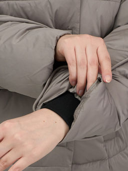 Куртка зимняя женская с капюшоном модная коричневого цвета 7651K - Visdeer фото 8